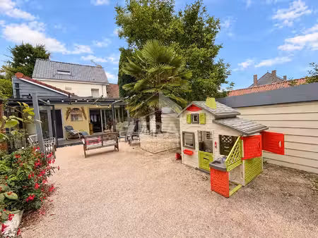 hesdin-la-forêt - maison 3 chambres avec jardin  véranda et garage
