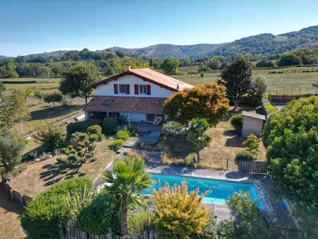 maison avec piscine à ossès