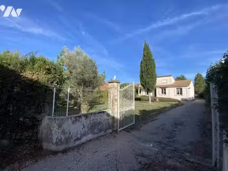 violes  maison avec jardin et dépendances