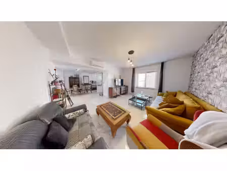 maison de qualité avec 6 chambres  terrasses et cave