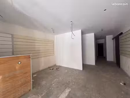 local commercial 67 m² marseille