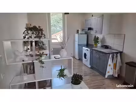 t2 meublé en duplex avec aperçu mer – marseille 16e