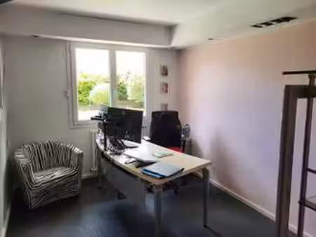 location bureaux et commerces à la roche-sur-yon (85000) : à louer / 163m² la roche-sur-yo