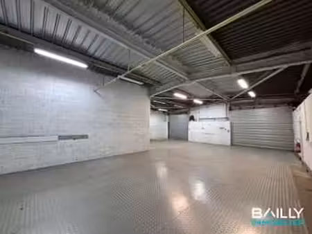 location bureaux et commerces à la roche-sur-yon (85000) : à louer / 263m² la roche-sur-yo