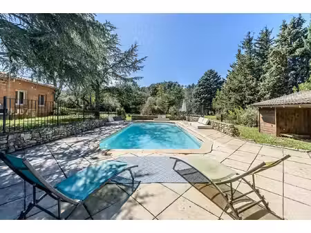 villa 60's revisitée  extension contemporaine et vue dégagée sur le luberon