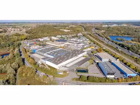 vente entrepôt 1550m² à 17642m²