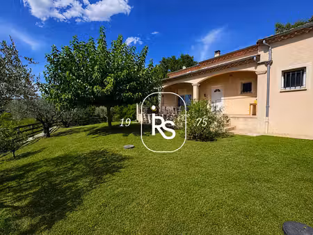 villa de plain-pied de 130 m2 avec 8 768 m2 de terrain et vu
