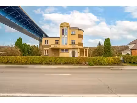 maison de caractère de 224 m² avec bureaux et jardin à beez