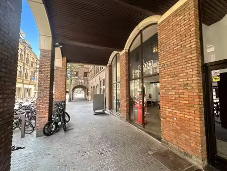 espace commercial au cœur du centre historique d’anvers