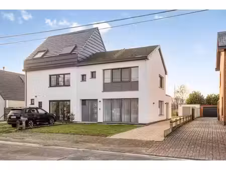 instapklare gezinswoning met tuin en garage te herenthout!