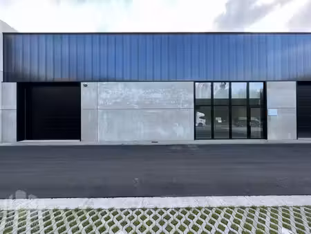strategisch gelegen kmo-unit van 365 m² met magazijn en k...