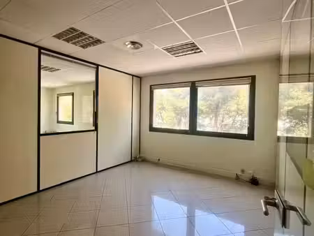bureaux 92 m²