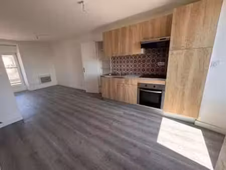 location appartement 2 pièces à saint-méen-le-grand (35290) : à louer 2 pièces / 33m² sain