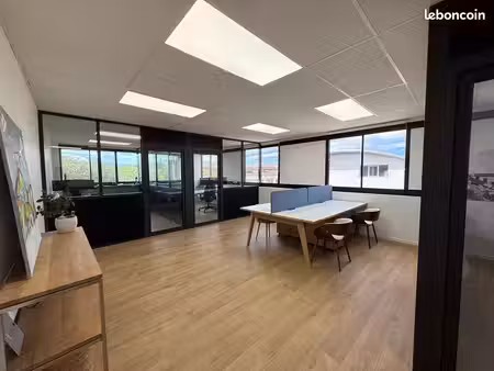 bureaux club hippique 71m2