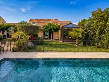 villa gréasque 4/5 pièce(s) 160 m2 - salle de jeux - véranda - garage - beau jardin avec p