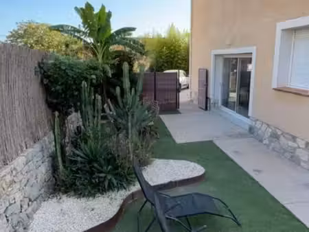 t2 rez de jardin carqueiranne calme et proche du port