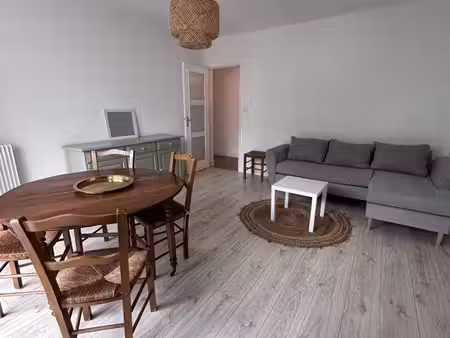 t3 meublé de 60m2 traversant avec terrasse