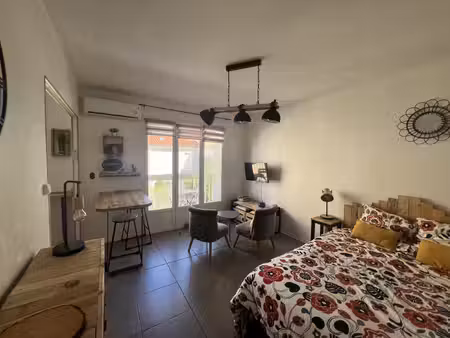 studio meublé au 1er étage