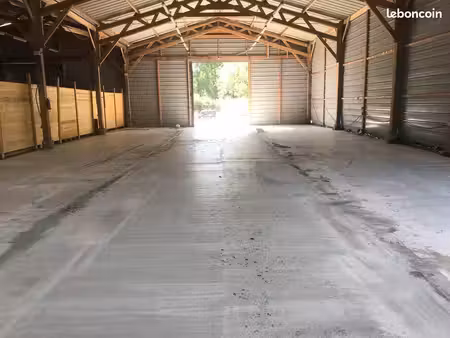 hangar ou entrepot beaucouze