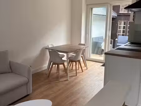 à louer petite maison de ville 2 chambres centre de châtelaudren-plouagat. (47m2) avec cou