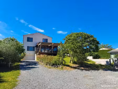villa 180 a bussac-sur-charente