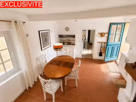 maison rénovée avec terrasse – village des corbières proche narbonne