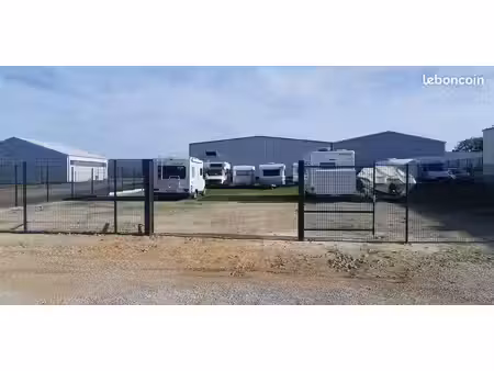 stockage en plein air ou hivernage camping-cars  caravanes  bateaux  remorques matériel pr