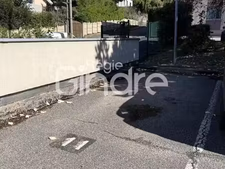 parking 13 m² tassin la demi lune