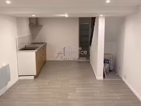 maison de ville au centre ville de tarascon sur 3 niveaux pour 80m²