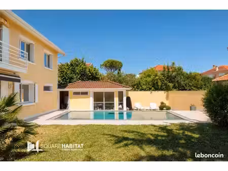 maison 8 pièces 248 m²