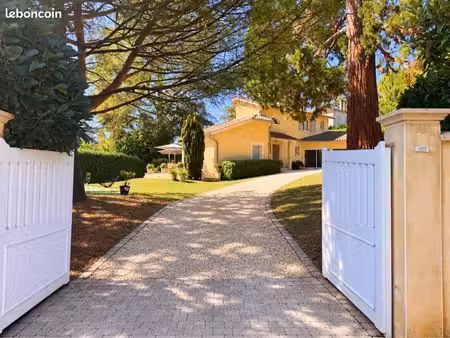 maison familiale avec piscine – saint-cyr-au-mont-d’or – 149 m² – terrain 1 200 m²