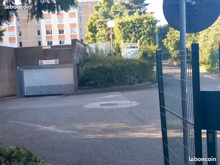 a vendre garage sécurisé et fermé