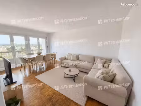 t4 rénové de 82.5 m²- 3 chambres – balcon – parking- cave
