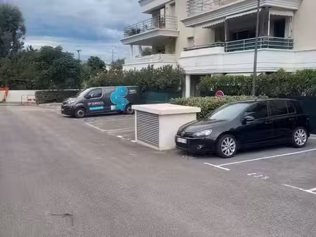 place de parking mandelieu