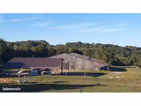 hangar sur terrain agricol