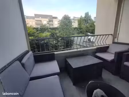 appartement t4 avec climatisation  parking privatif et bon rendement locatif à bron