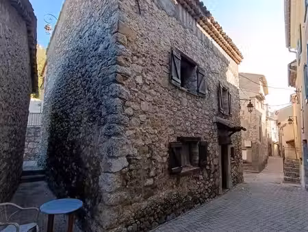 charmante maison en pierre du xviie 80 m² au cœur de briançonnet