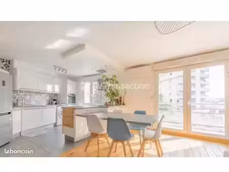 metro a / republique - beau t3 de 68m²- balcon- grand garage -
