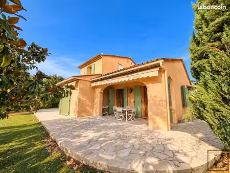 villa 4 pièces 150 m²