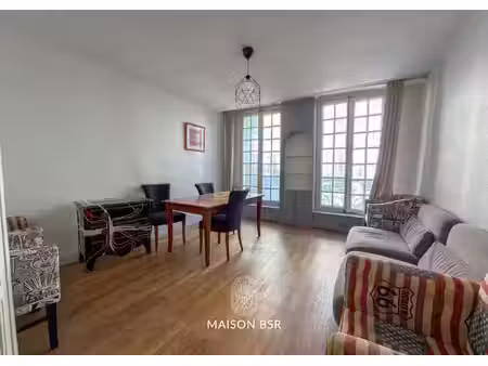 appartement 2 chambres avec patio privatif en hypercentre