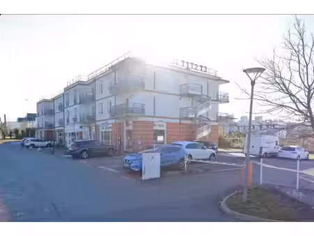 parking exterieur securise par barriere proximite hopital nord