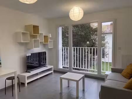 beau studio meublé avec goût contemporain  très lumineux  25 m²  à villeurbanne