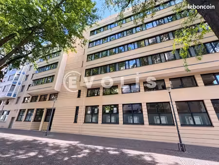 bureaux 179 m²
