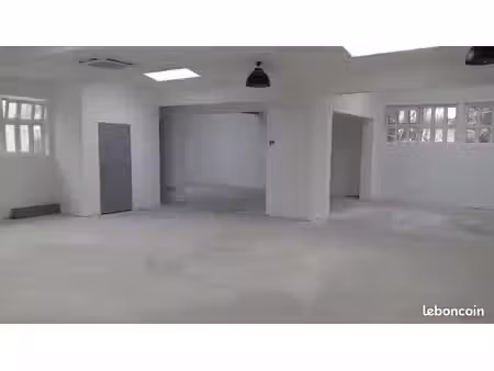 local 205 m² climatisé refait à neuf