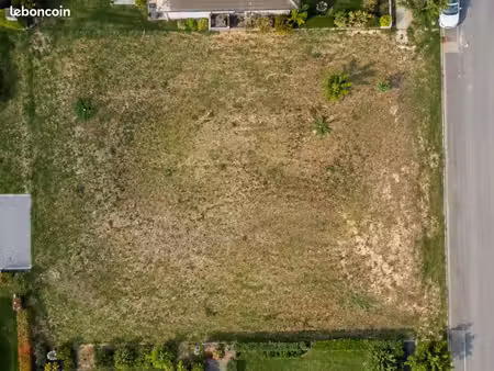 terrain 300 m² rians