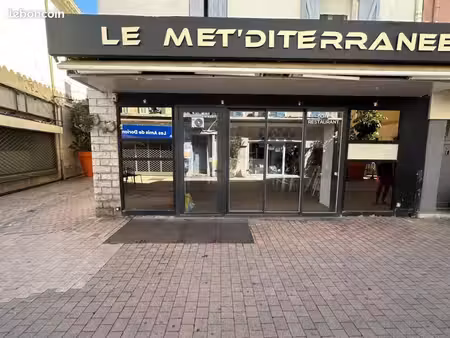 commerce 48 m²