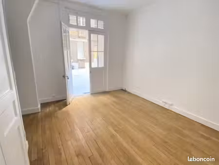 bureau 32 m²