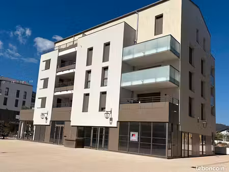 local commercial 101 m² gex