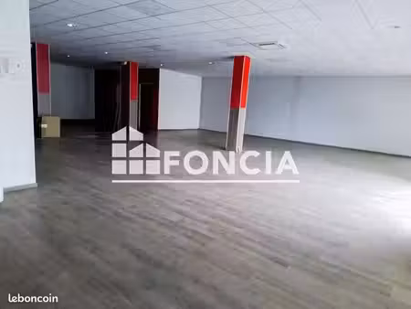 local commercial 468m² à louer 3360 - chateau thierry 02400