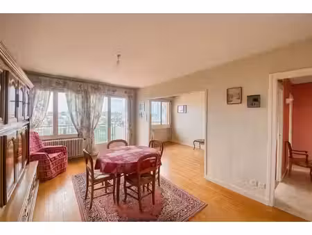 appartement f3 lumineux avec balcon / saint-étienne chpl